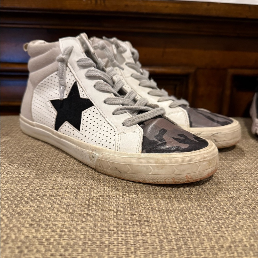 Sz 9 sneakers